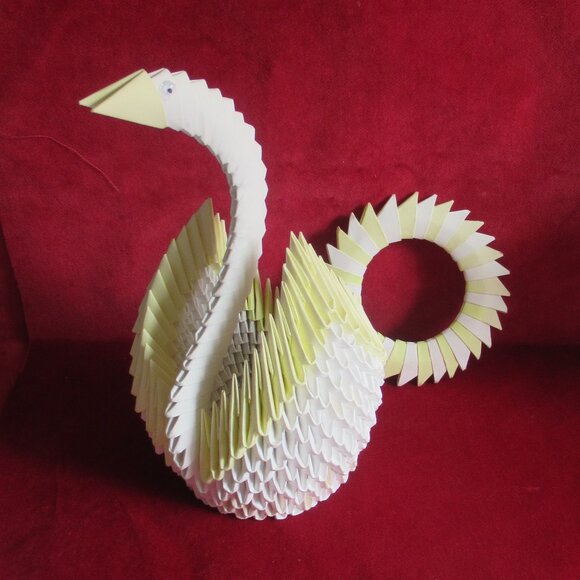 3D Origami Swan, Vintage, White & Yellow, Centerpiece - Picture 4 of 12